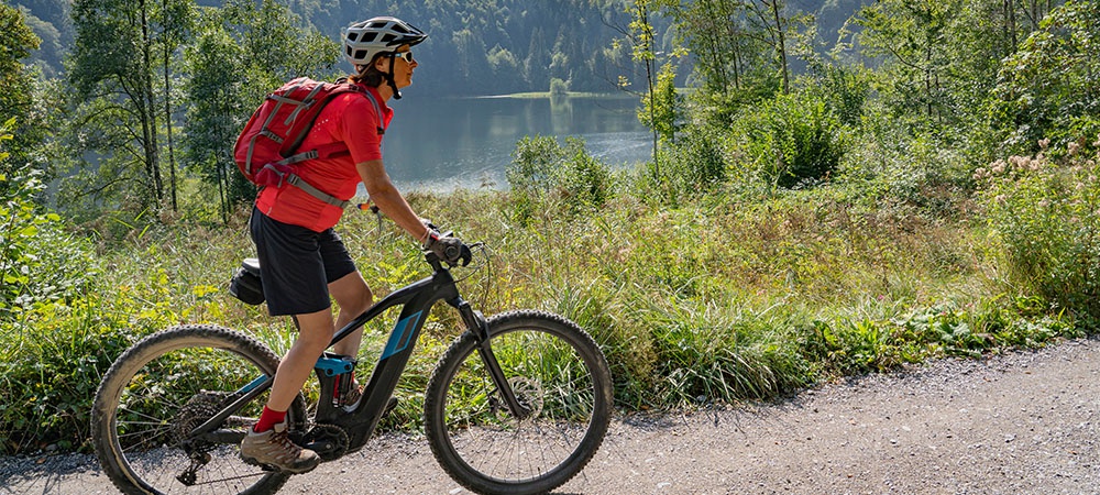 Topeakea Sport -Topeakea Sport riding a bike uphill